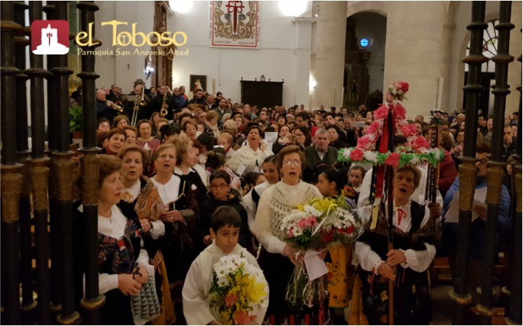 El Toboso recibe el «mes de mayo, mes de las flores», cantando a su patrona, la Virgen de los Remedios